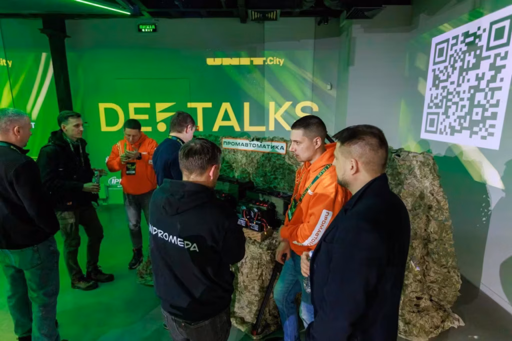 демонстраційний стенд на заході def talks