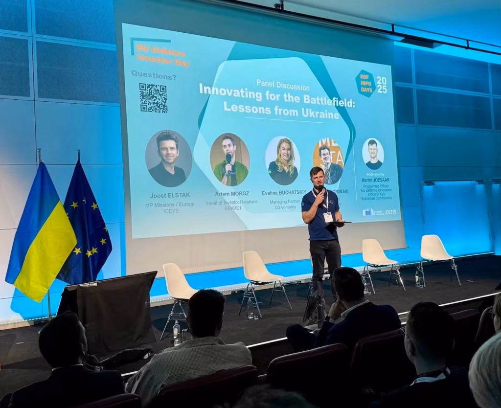 Мартін Йоесар на сцені EDF Info Days 2025. Фото зі сторінки Мартіна в LinkedIn