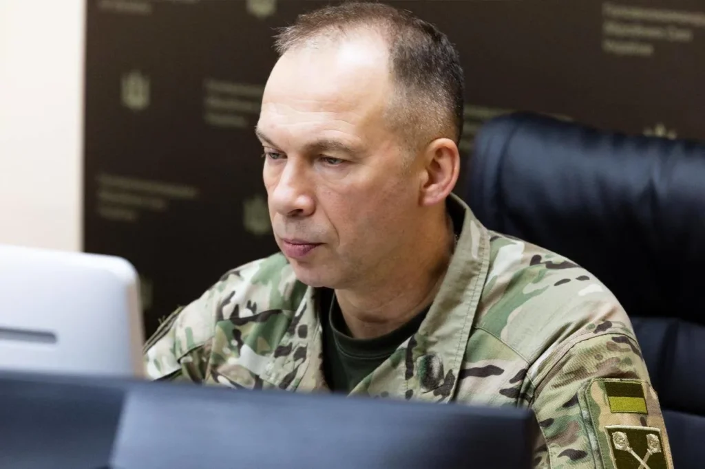 Головнокомандувач ЗСУ Олександр Сирський за комп'ютером