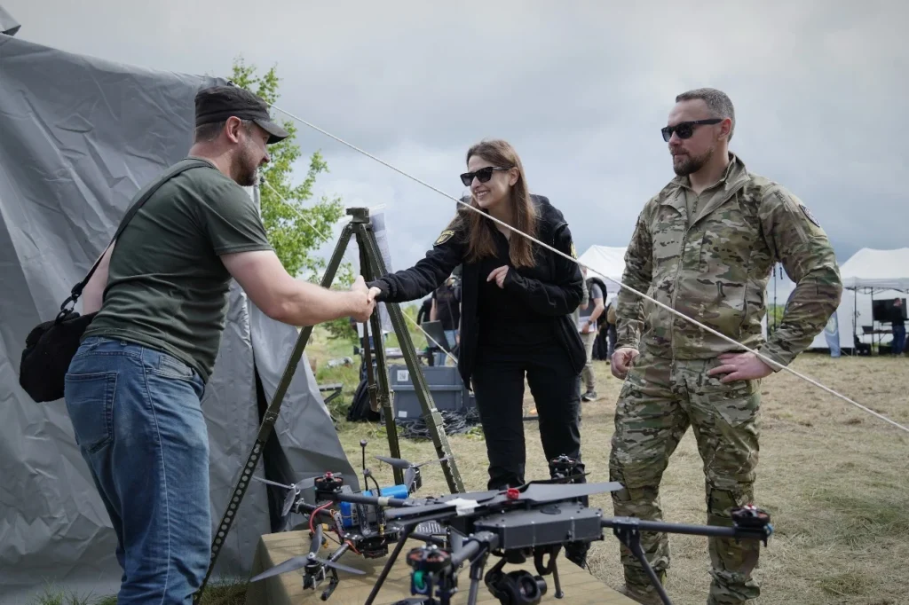 Ганна Гвоздяр на випробуваннях українських аналогів "мавіка"