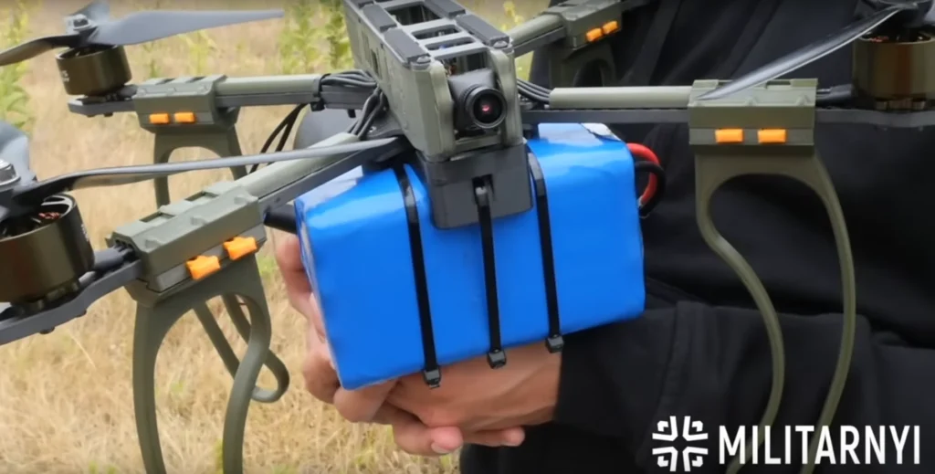 Дрон на оптоволоконному зв'язку Bombus. Скріншот відео