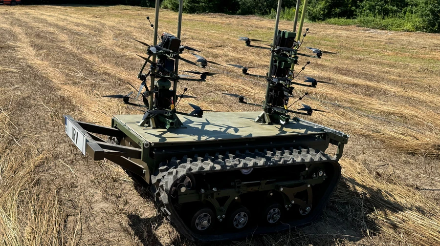 Наземний робот-носій дронів "Каракурт" від IRV