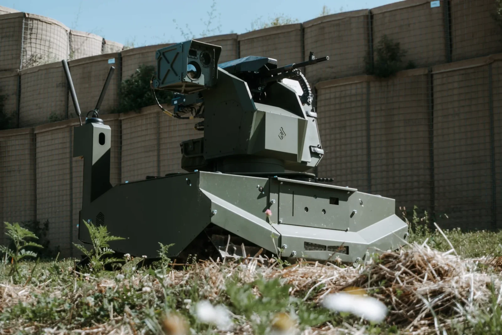 Німецька ARX Robotics показала свій перший бойовий НРК, створений у співпраці з українським стартапом Frontline