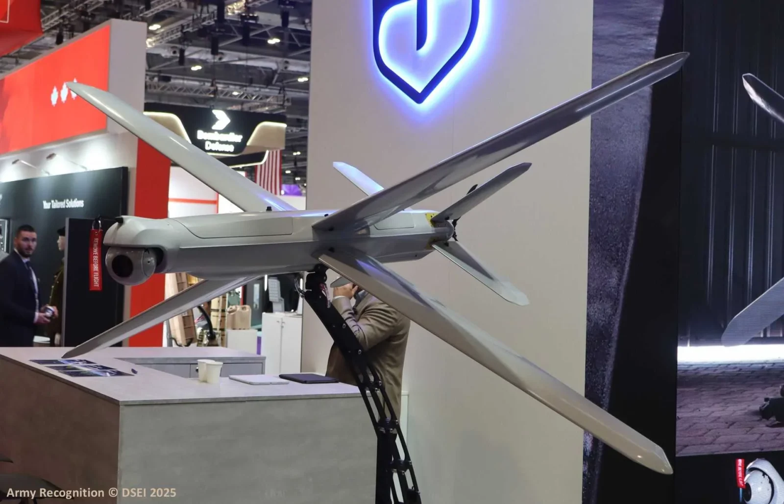 Чесько-українська UAC презентувала на DSEI 2025 ударний дрон MACE – експортну версію безпілотника Bulava