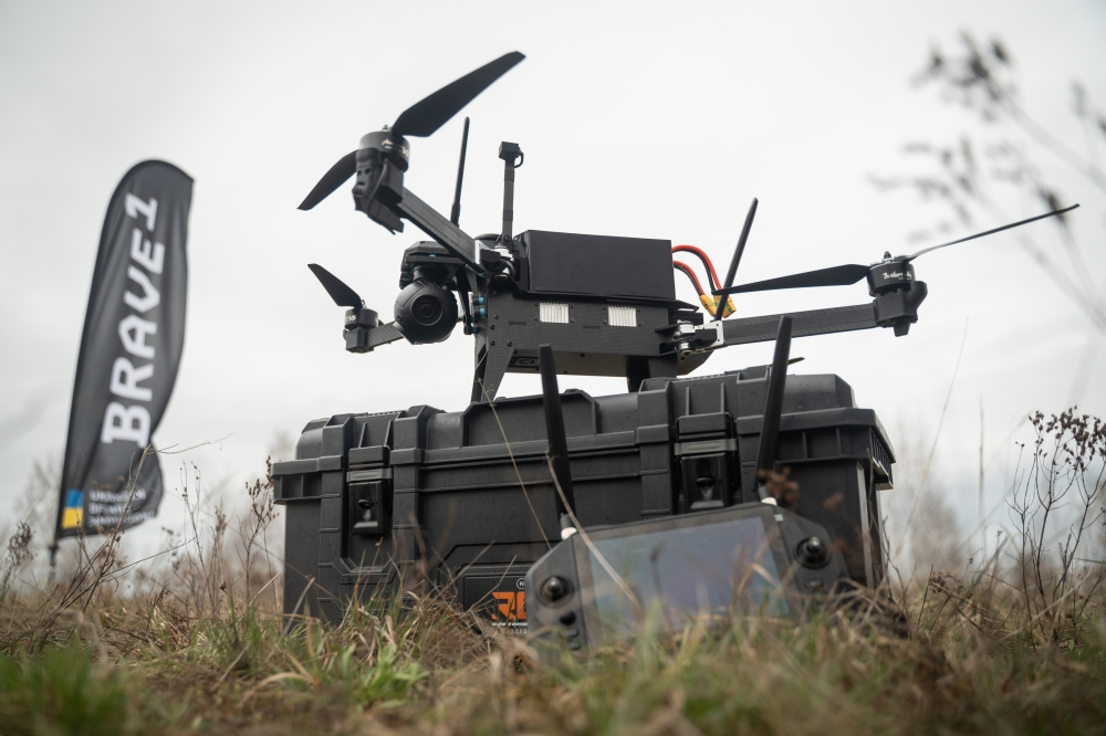 Brave1 провів випробування малих FPV-бомберів в умовах активної РЕБ