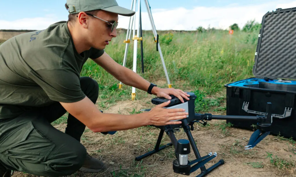 Дансько-український стартап Dropla Tech залучив €2,4 млн на розвиток AI-технології виявлення вибухонебезпечних предметів