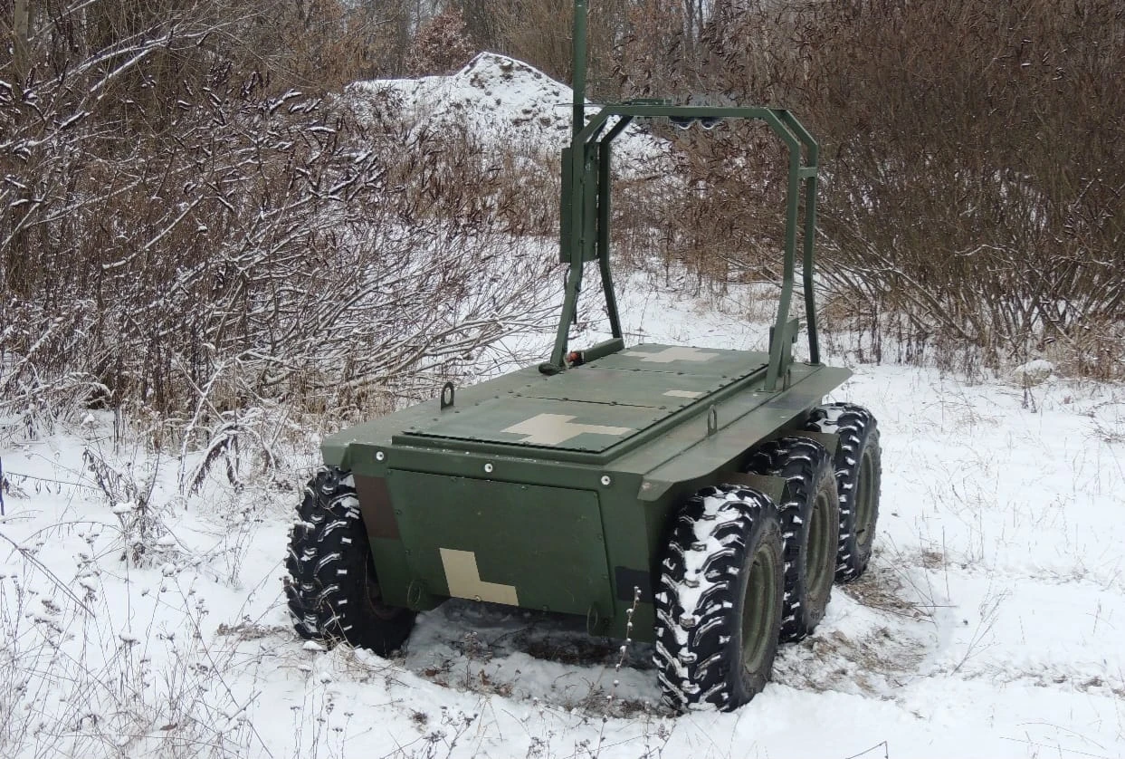 Як НРК “Равлик” потрапив під атаку трьох FPV-дронів, але зміг завершити бойове завдання